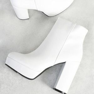 ‼️ISO‼️ white platform patent booties